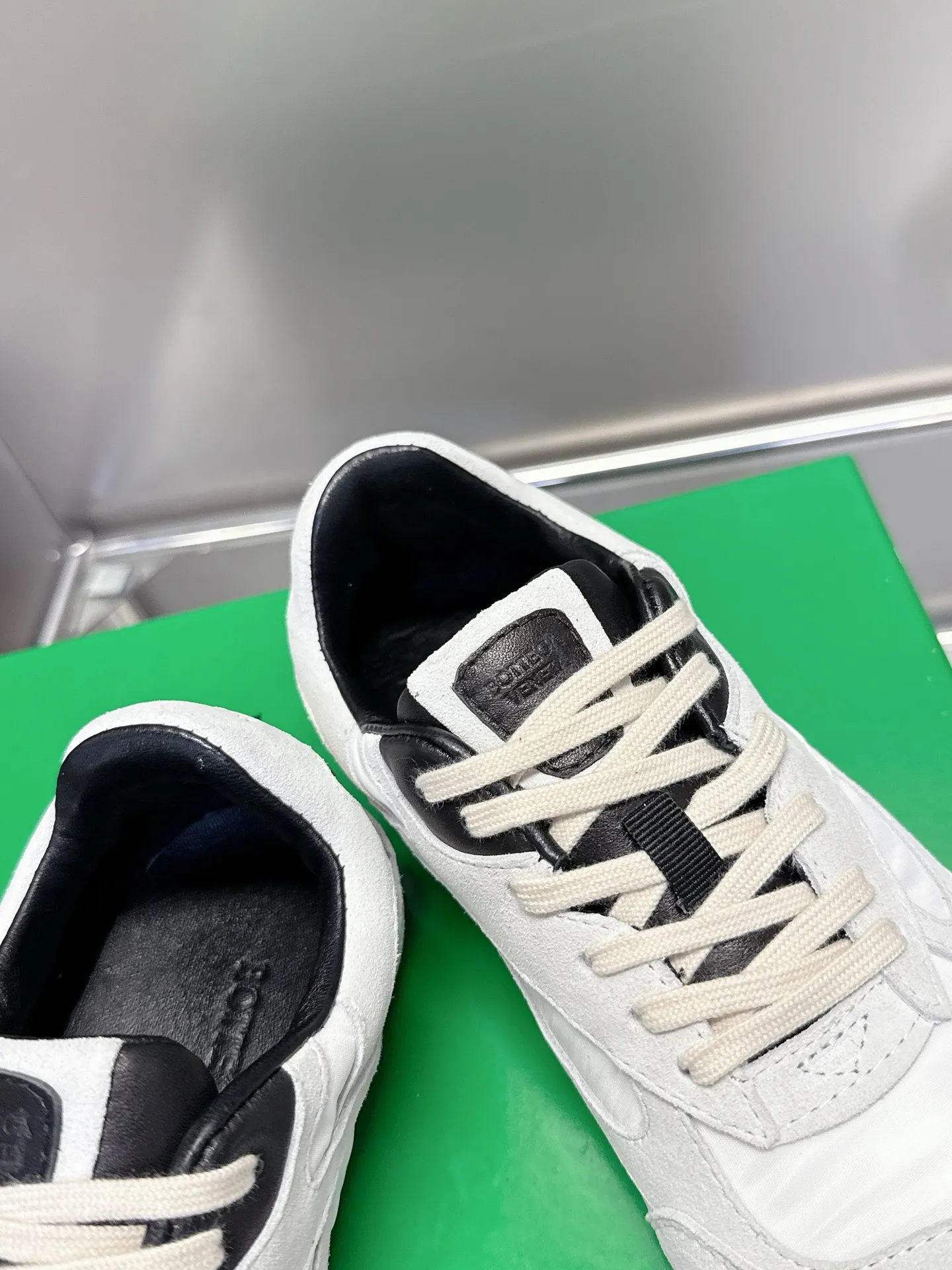 👟👟Ex-factory price 500👟👟 Bottega Veneta｜BV Bottega Veneta 25ss new Forrest shoes Dexun sneakers Sneaker technology nylon and suede, inspired by retro sneakers, a new interpretation of classic sneakers, lightweight, comfortable and breathable summer essentials The sole uses a classic woven texture, which is very recognizable, and is spliced with nylon suede, giving it a full texture!   Size: #Female 35-40 (41 made to order, non-refundable)